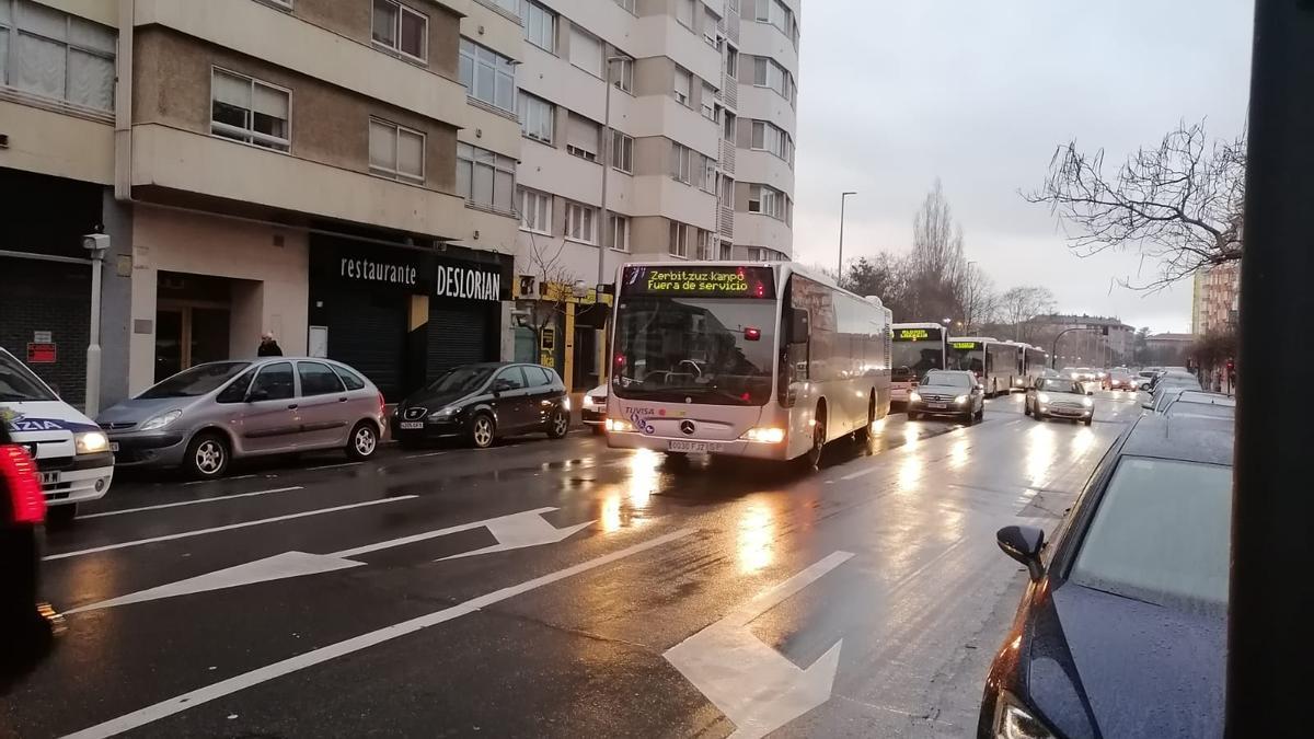 El bus averiado de Tuvisa en Adriano VI