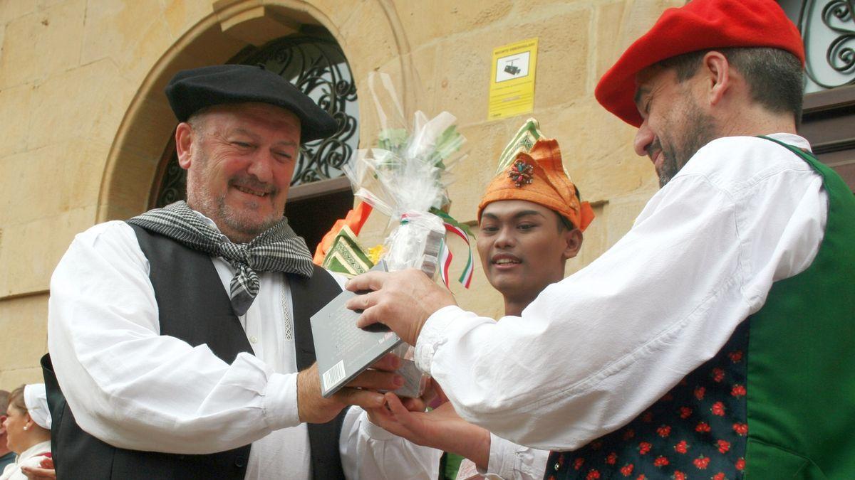 González, durante un festival de folklore en Berango.