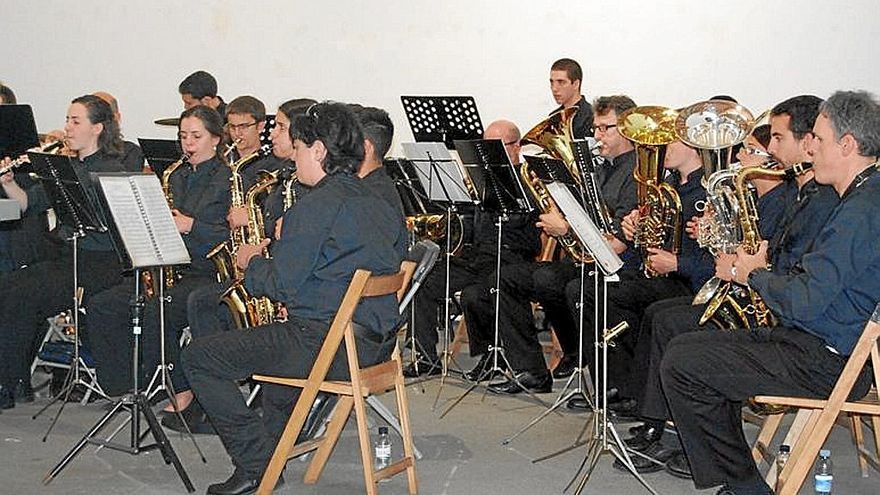 La Banda de música de Zarautz tocando en San Pelaio. | FOTO: N.G.