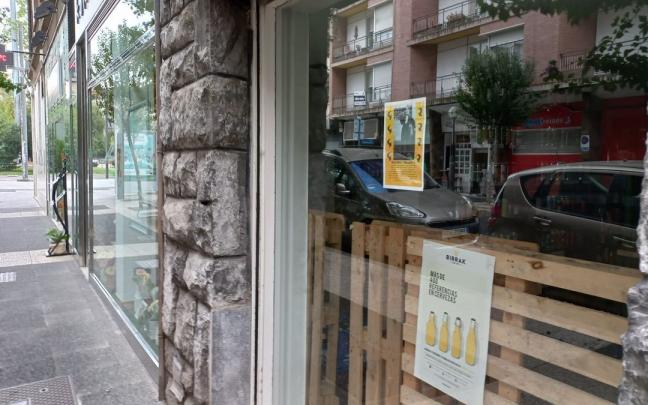 La oferta de trabajo también está colgada en la calle Ramiro de Maeztu, en Birrak Beer Store. La oferta de trabajo también está colgada en la calle Ramiro de Maeztu, en Birrak Beer Store.