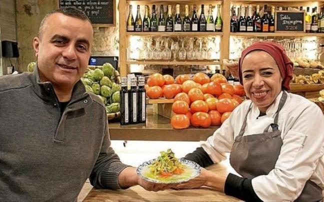 Arab y Kadouri, del Itxaropena, con la “Ensalada de alcachofas” del I Campeonato de Pintxos de Gipuzkoa. Arab y Kadouri, del Itxaropena, con la “Ensalada de alcachofas” del I Campeonato de Pintxos de Gipuzkoa.