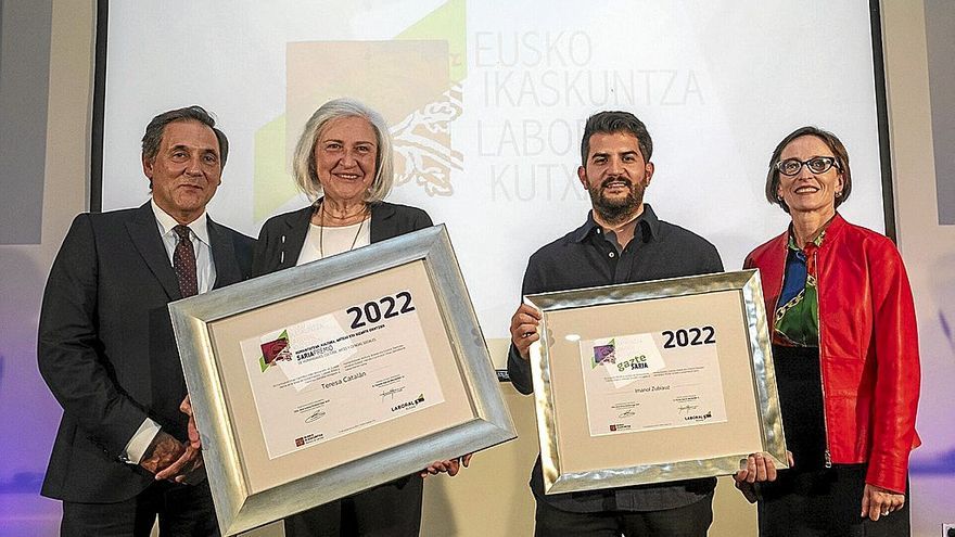 Txomin García (Laboral-Kutxa), Teresa Catalán, Imanol Zubiauz y Ana Urkiza (presidenta de Eusko Ikaskuntza).