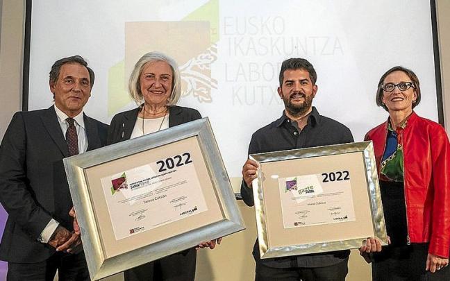 Txomin García (Laboral-Kutxa), Teresa Catalán, Imanol Zubiauz y Ana Urkiza (presidenta de Eusko Ikaskuntza). Txomin García (Laboral-Kutxa), Teresa Catalán, Imanol Zubiauz y Ana Urkiza (presidenta de Eusko Ikaskuntza).