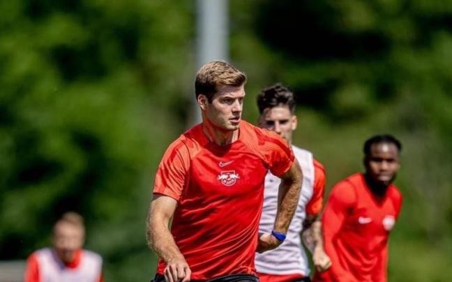 Sorloth, en un entrenamiento del Leipzig junto a Dominik Szoboszlai. Sorloth, en un entrenamiento del Leipzig junto a Dominik Szoboszlai.