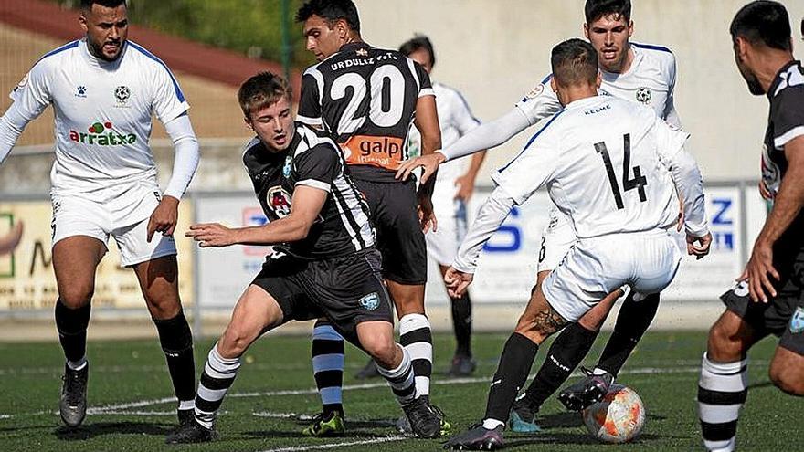 Un momento del partido entre el San Ignacio y el Urduliz