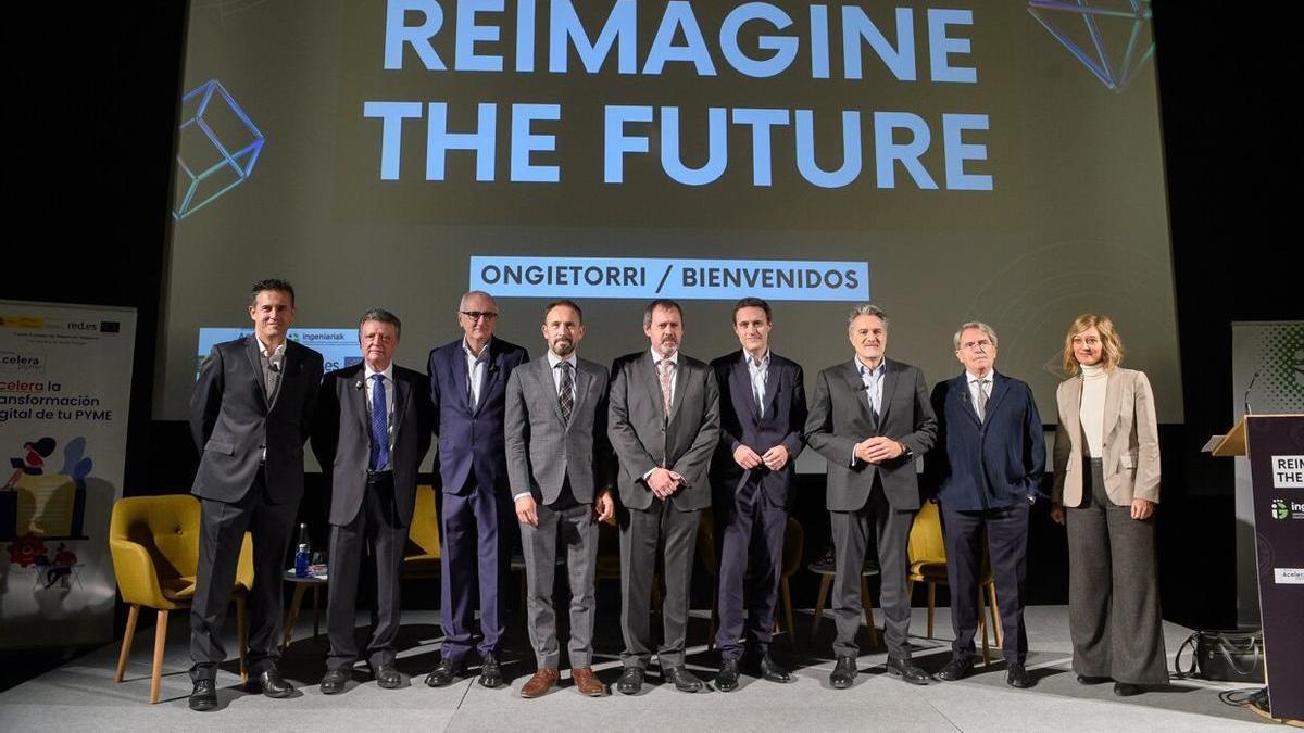 Titos, segundo por la izquierda, este viernes en Donostia