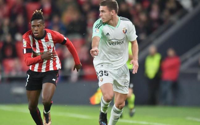 Nico Williams y Diego Moreno, en el partido de Liga de esta temporada en San Mam&eacute;s.
