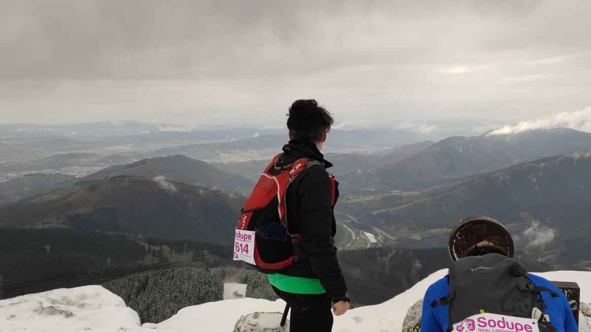 Aintzine en la cima del Eretza (887m)