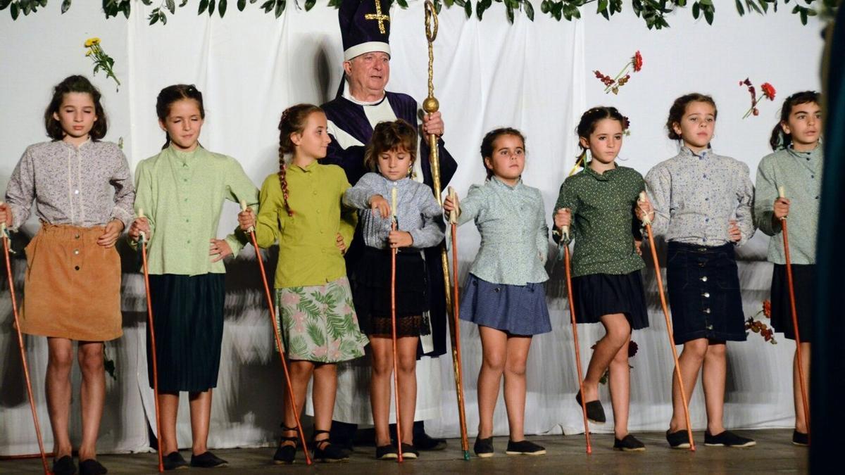 Vecinos y vecinas de todas las edades participaron en la pastoral.