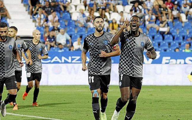 Sylla celebra su tanto frente al Legan&eacute;s en la primera jornada. | FOTO: &Aacute;REA 11
