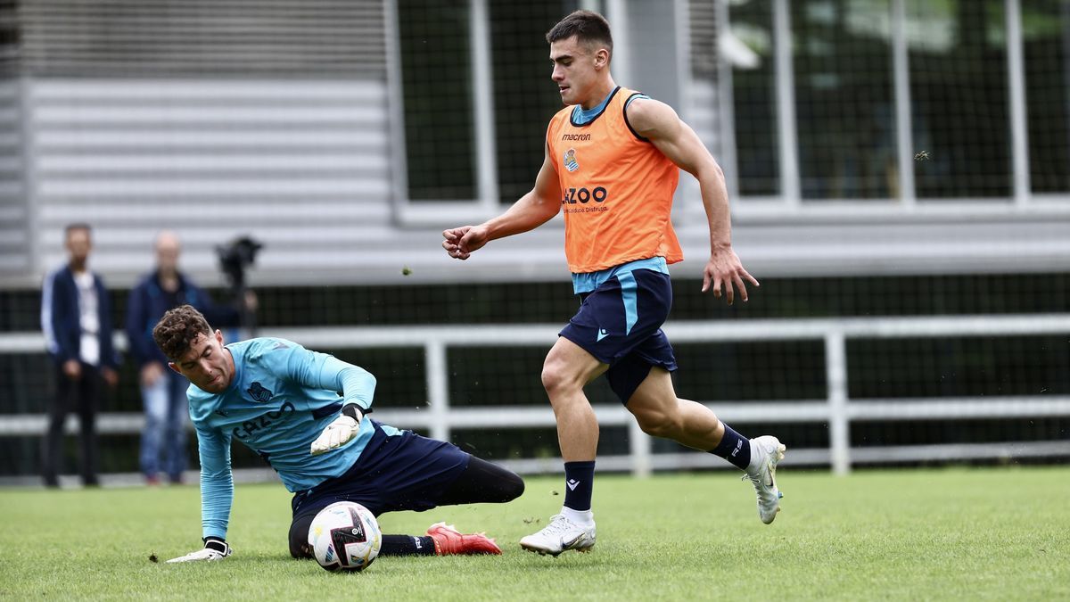 Ander Barrenetxea, en Zubieta durante el entrenamiento de este jueves.