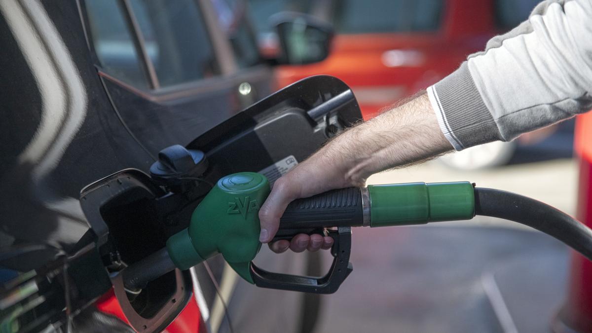 Los carburantes han vuelto a disparar su precio en plena cuesta de enero.