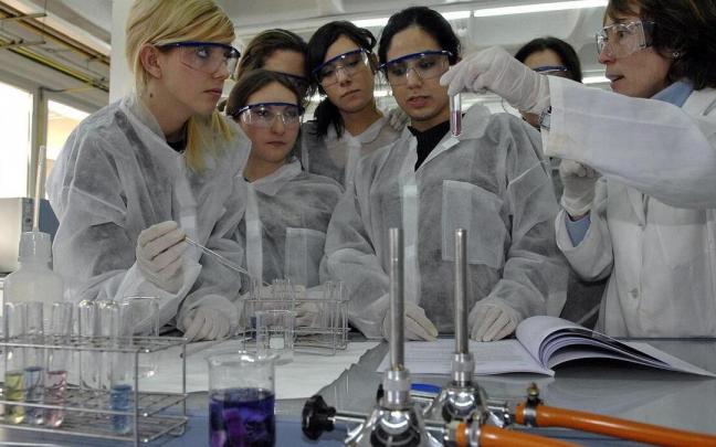 Alumnas de Química de Bachillerato Alumnas de Química de Bachillerato