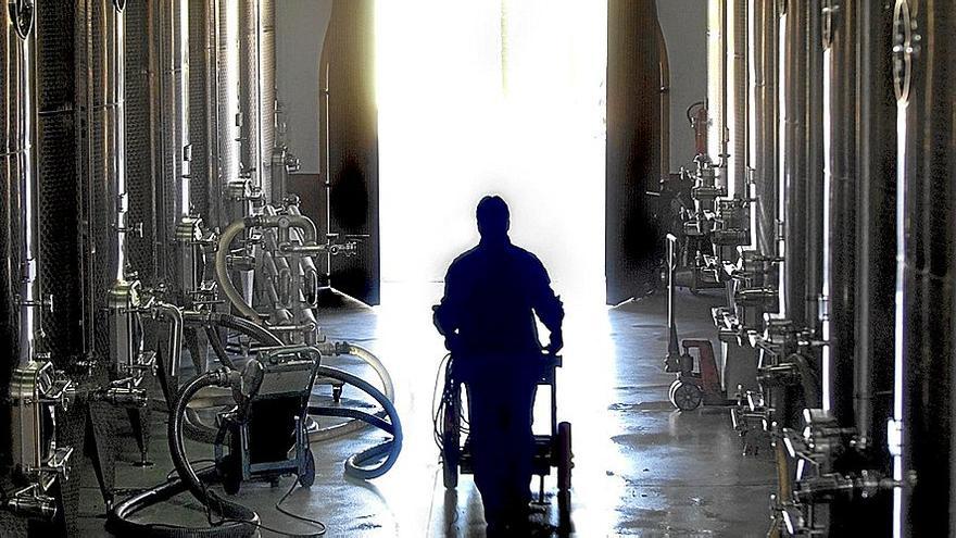 Imagen de archivo del interior de una bodega. | FOTO: J.M.M.