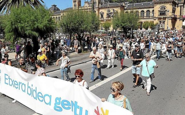 Imagen de la marcha de ayer en Donostia, que partió desde el Boulevard hasta el puerto.