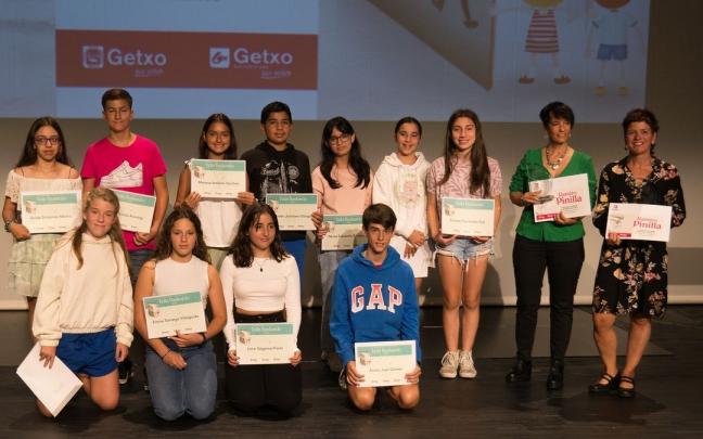 Getxo premia en honor a Pinilla las obras de Nerea Balda y Chelo Sierra