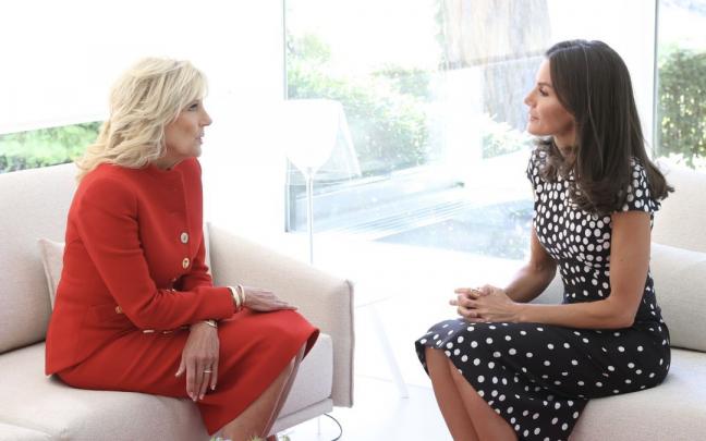 La reina Letizia recibe a Jill Biden en la Zarzuela. La reina Letizia recibe a Jill Biden en la Zarzuela.