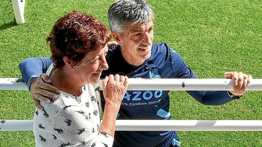 Imanol Alguacil volvió a posar con los aficionados que se lo pidieron con la misma amabilidad de siempre