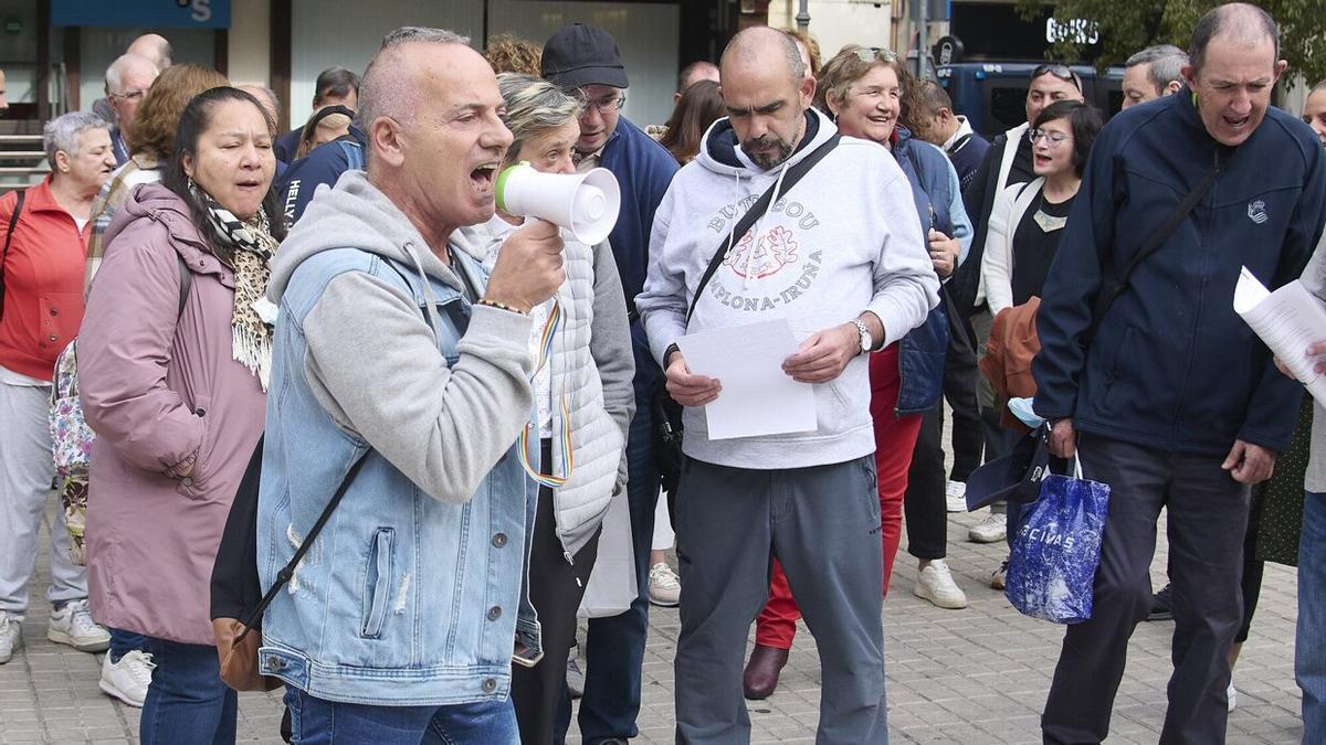 Concentración de Mejorana frente al Parlamento de Navarra