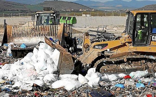 Vertedero de Aranguren, que se clausura en 2024. | J.B.
