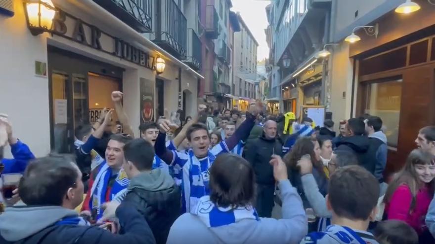 Aficionados txuri-urdin disfrutando de la previa en Logroño