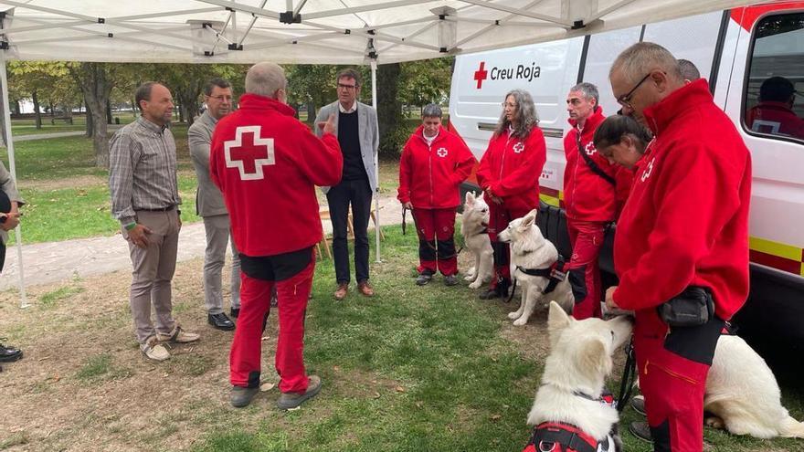 El alcalde de Gasteiz, Gorka Urtaran, con un grupo de voluntarios.