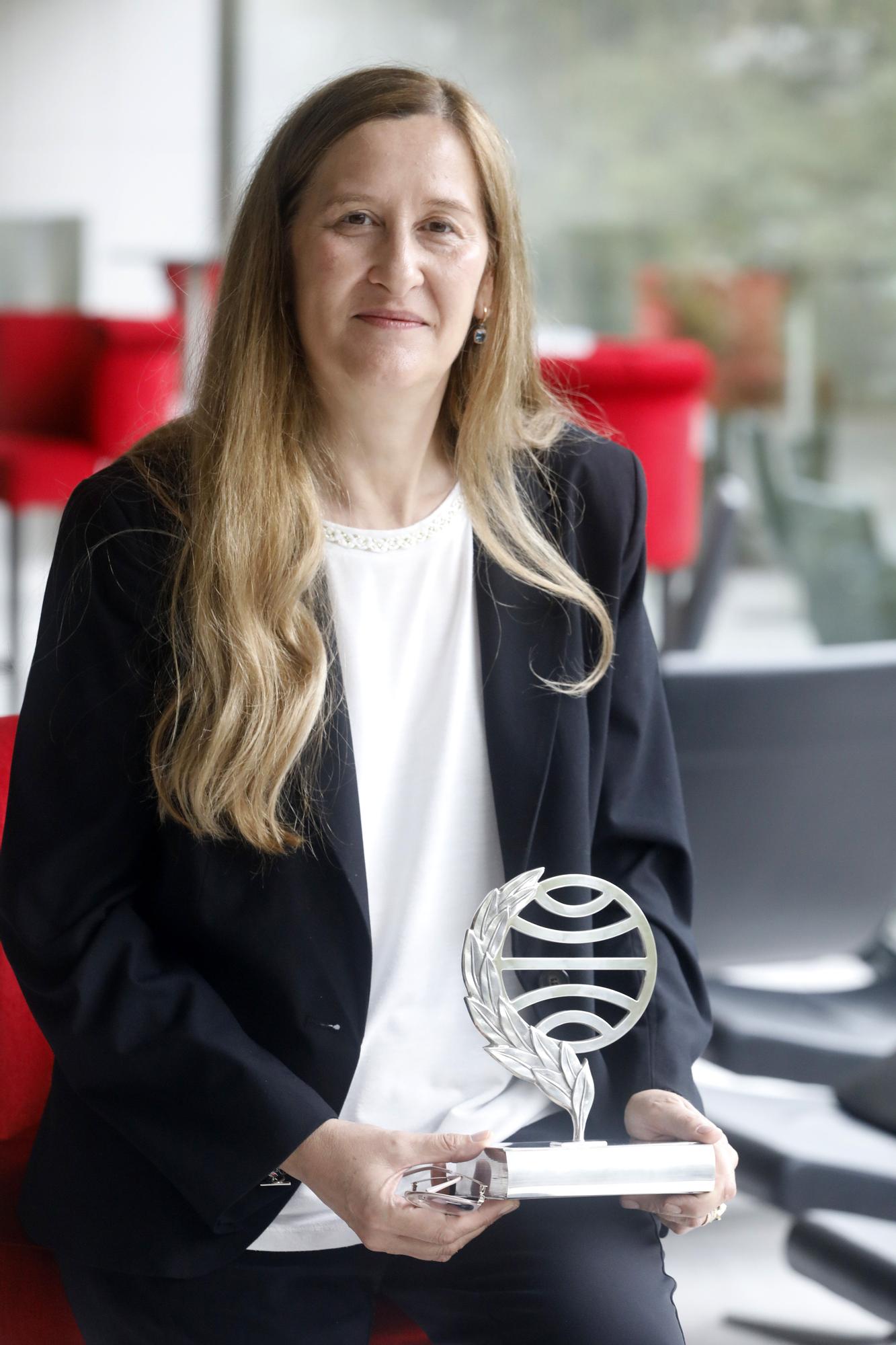 La escritora oscense, con su Premio Planeta por ‘Lejos de Luisiana’.