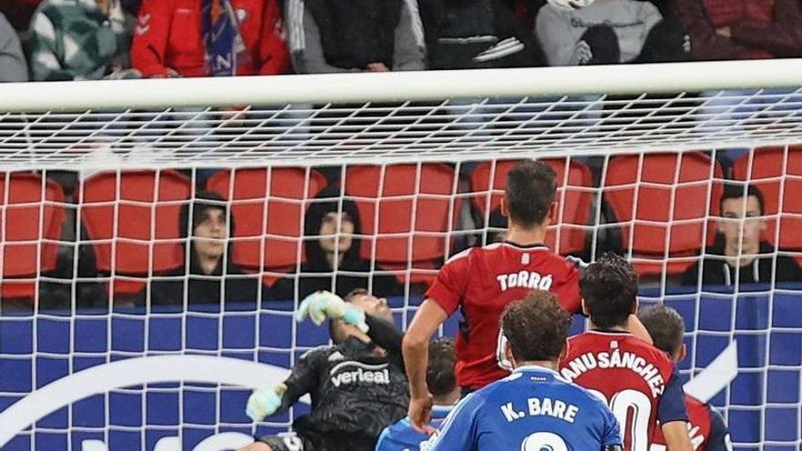 Genial estirada de Aitor, que salvó la puerta de Osasuna.