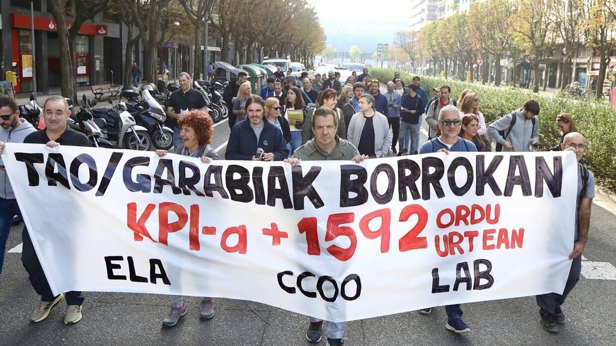 Manifestación de los trabajadores de la OTA en Donostia