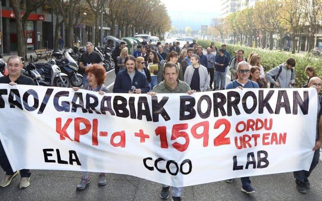 Manifestación de los trabajadores de la OTA en Donostia