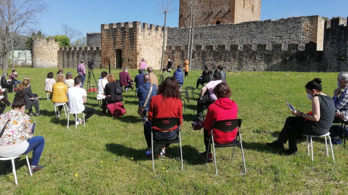 El castillo de Muñatones es uno de los recursos turísticos con los que cuenta la zona.