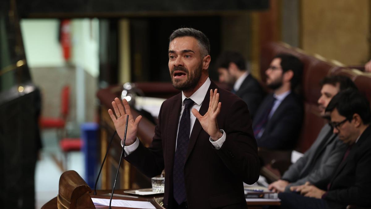 El diputado socialista Felipe Sicilia interviene en el Congreso.