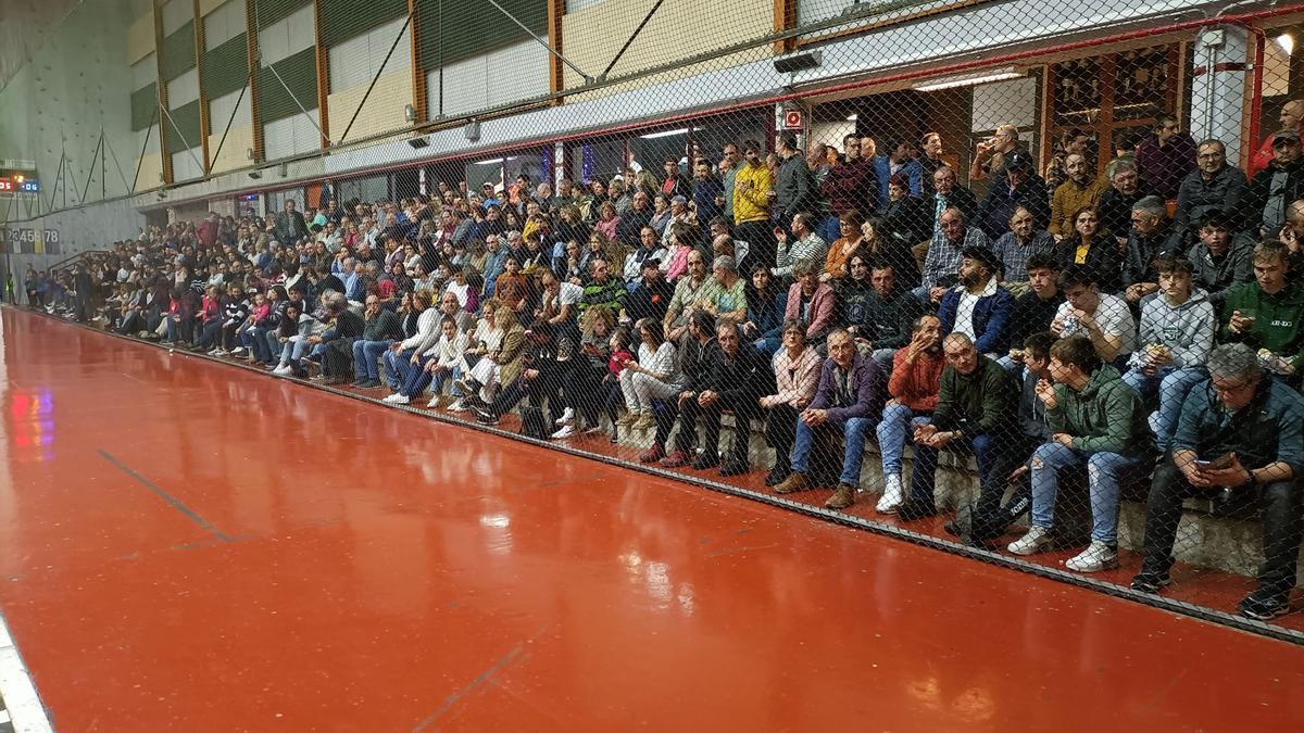 El frontón Mendibarren de Berriatua, a reventar.