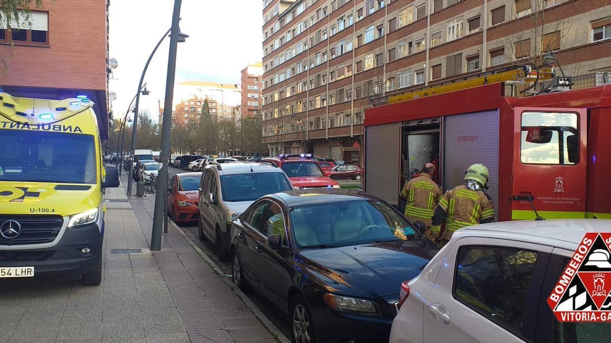 Una de las intervenciones de los Bomberos este lunes en Vitoria