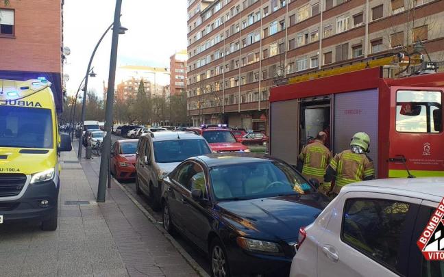 Una de las intervenciones de los Bomberos este lunes en Vitoria