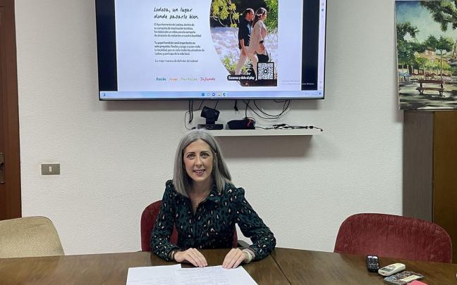 La alcaldesa sustituta de Lodosa, Laura Rem&iacute;rez, durante la presentaci&oacute;n del v&iacute;deo promocional