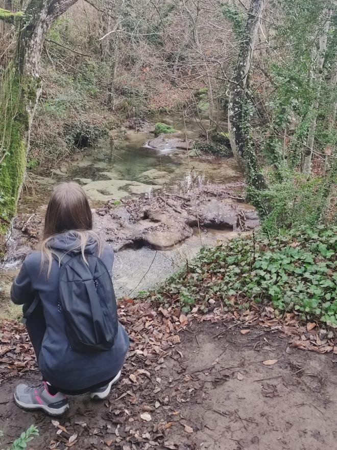 El rio Inglares nos acompaña en todo momento