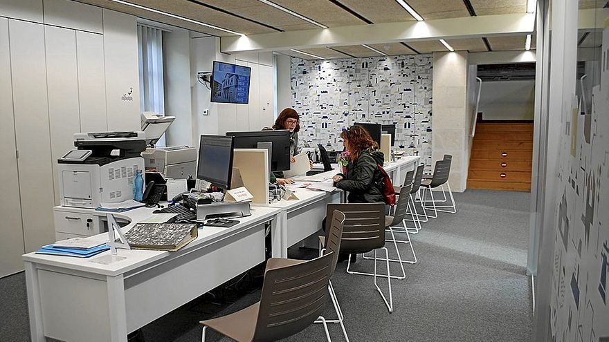 Interior del SAC del Ayuntamiento de Amurrio, donde se podrá tramitar la solicitud del nuevo plan de orientación y empleo ‘Oye!’. | FOTO: A.O.