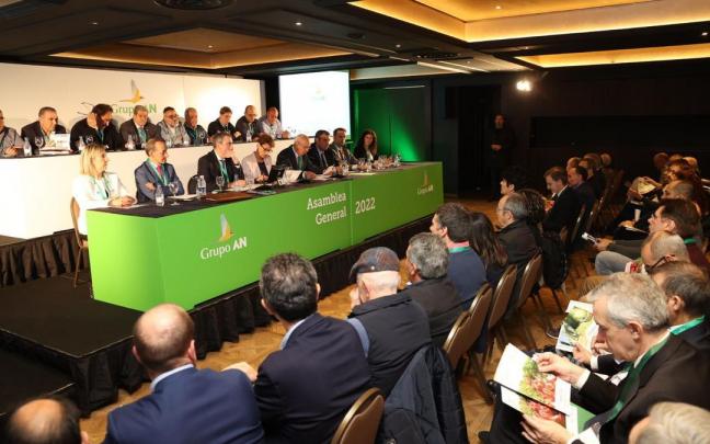 Asistentes a la asamblea del Grupo AN, este viernes en Gorráiz.