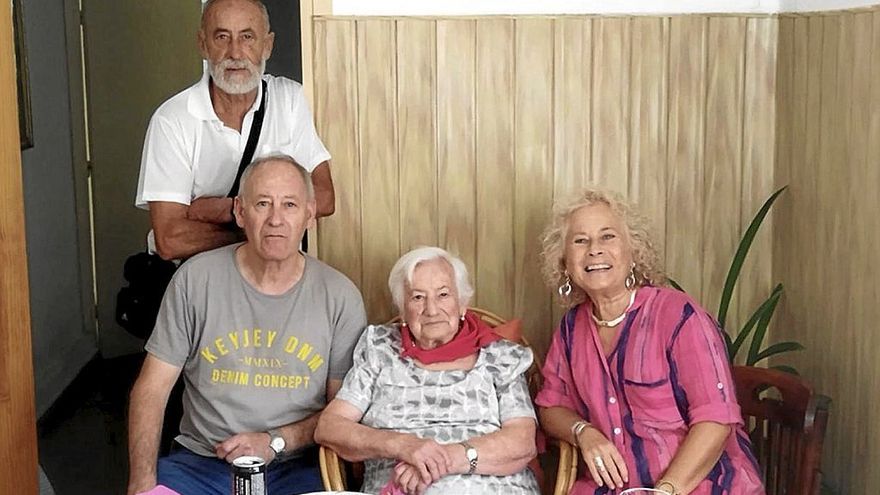 Carmen Elías festeja en Lodos rodeada de familiares sus casi 100 vueltas al sol