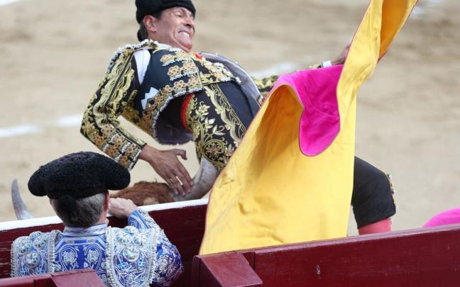 Espeluznante cogida en la corrida de Estella