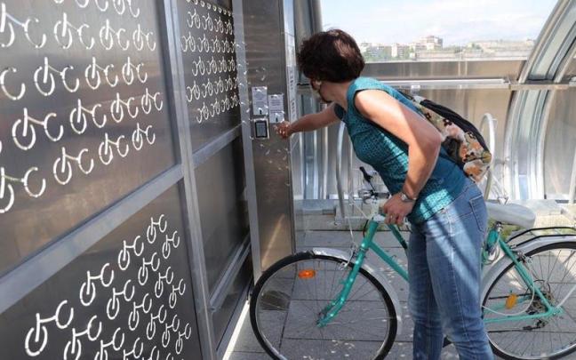Vista del aparcamiento rotatorio para bicicletas NBici en Yanguas y Miranda