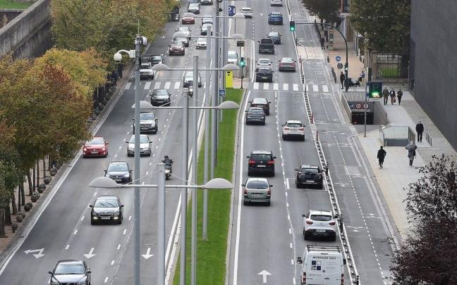 Tráfico por la avenida del Ejército