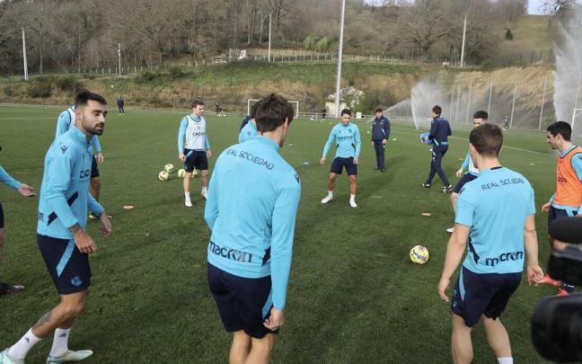 Jugadores de la Real, durante un entrenamiento en Zubieta.