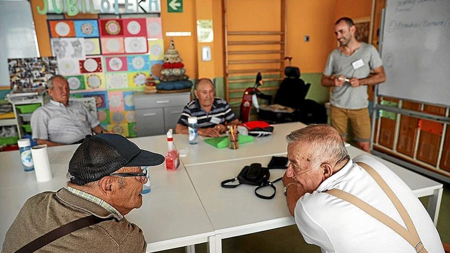 En el piso de arriba se imparten los diferentes talleres con actividades.