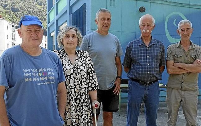 Zuztarraz Errotuz Elkarteko kideak, aurkezpenean. | ARGAZKIA: A.D.