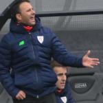 &Aacute;lex Pallar&eacute;s da &oacute;rdenes desde la banda.