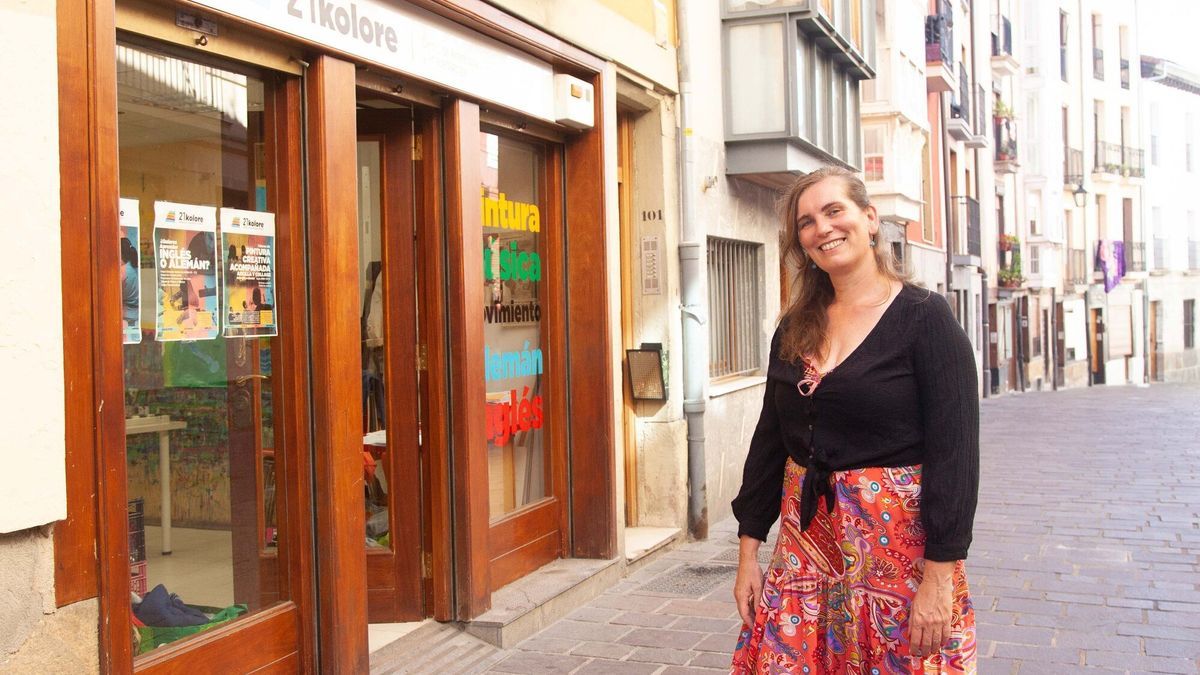 Astrid Oster lleva nueve años impartiendo clases de inglés y alemán a personas de todas las edades en el espacio de creatividad 21 Kolore del Casco Medieval.