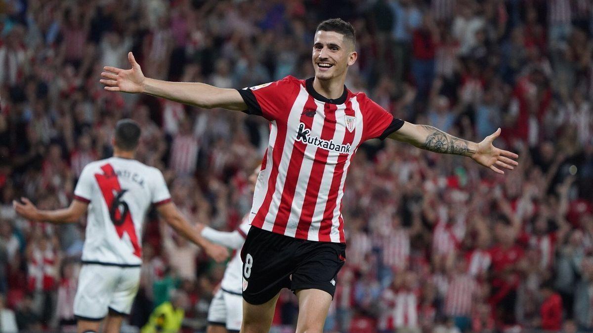 Oihan Sancet celebra su gol anotado frente al Rayo Vallecano en San Mamés.