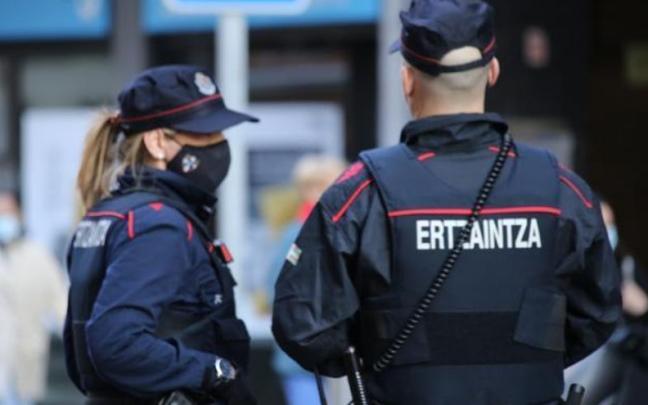 Una patrulla de la Ertzaintza ajena a esta información.